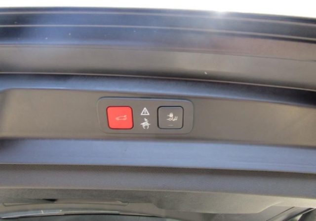 PEUGEOT 5008 usata, con Sistema di navigazione
