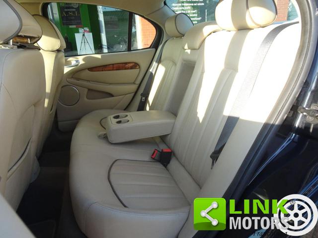 JAGUAR X-Type usata, con Fari LED