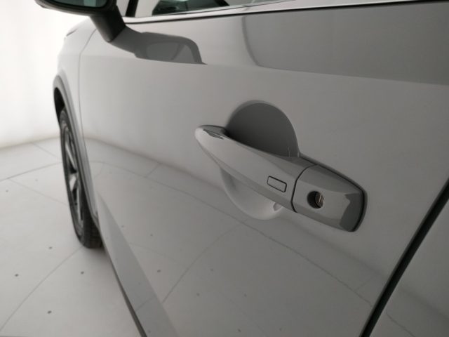 NISSAN Qashqai usata, con Fari LED