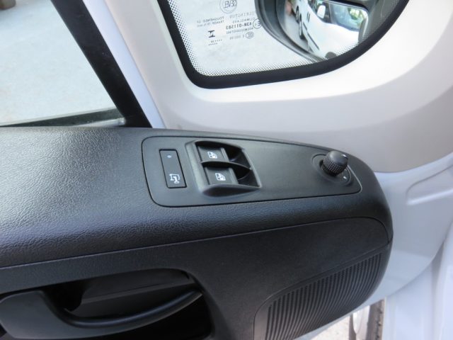 PEUGEOT Boxer usata, con USB