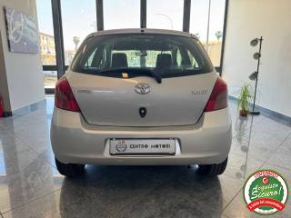 TOYOTA Yaris usata, con Autoradio