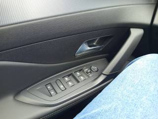 PEUGEOT 308 usata, con Sensori di parcheggio posteriori