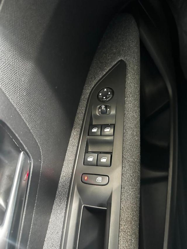 PEUGEOT 3008 usata, con Apple CarPlay