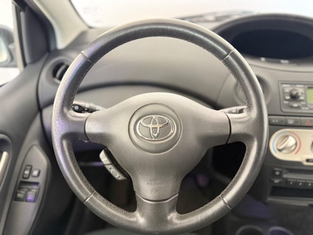 TOYOTA Yaris usata 2