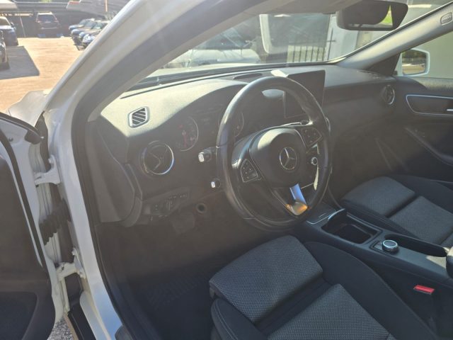 MERCEDES-BENZ GLA 200 usata, con Autoradio