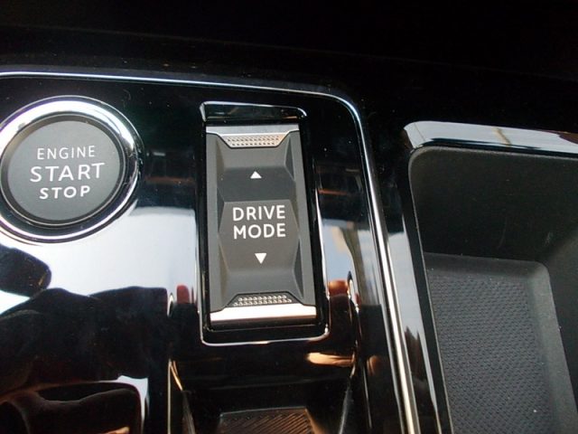 PEUGEOT 3008 usata, con Controllo elettronico della corsia