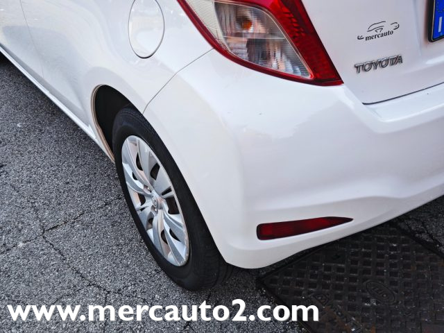 TOYOTA Yaris usata 21