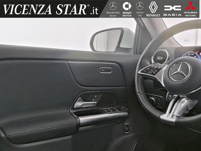 MERCEDES-BENZ GLA 180 usata, con Cerchi in lega
