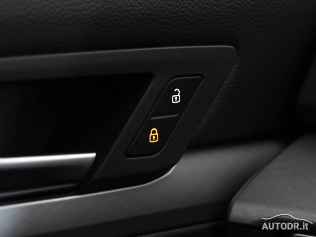 VOLKSWAGEN Golf usata, con Autoradio digitale