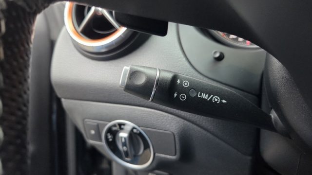 MERCEDES-BENZ CLA 220 usata, con Leve al volante