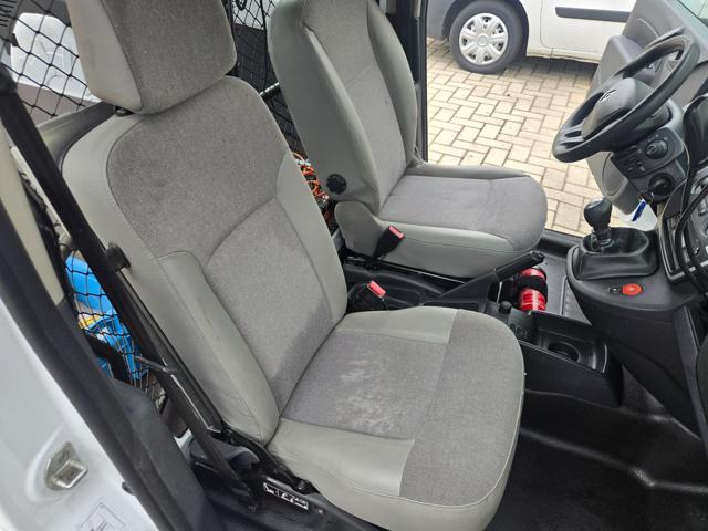 RENAULT Kangoo usata 17