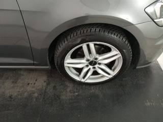 VOLKSWAGEN Golf usata, con USB
