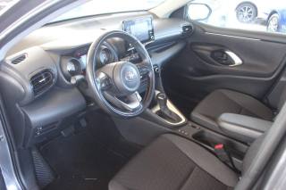 TOYOTA Yaris usata, con Fari LED