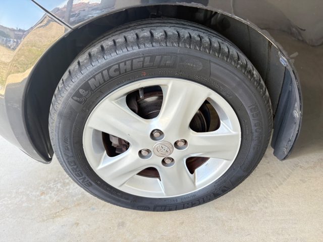 TOYOTA Yaris usata 42