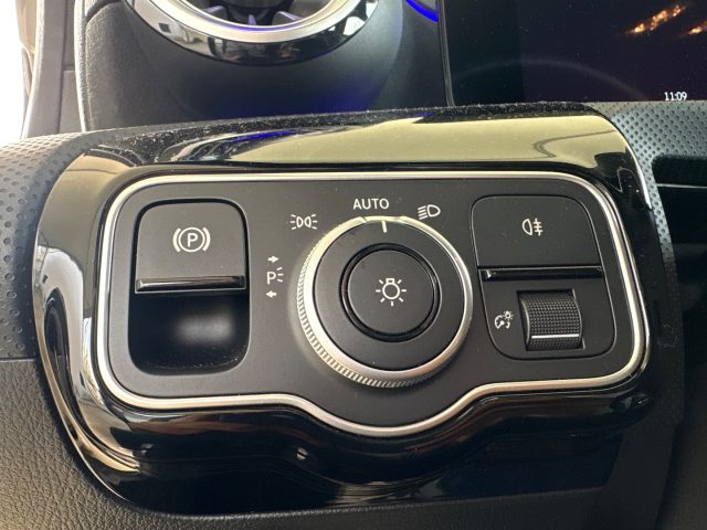 MERCEDES-BENZ A 180 usata, con Sedili riscaldati