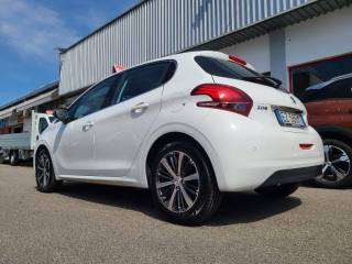 PEUGEOT 208 usata, con USB