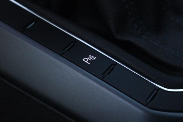 VOLKSWAGEN Taigo usata, con USB