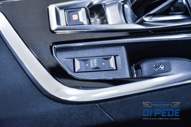 PEUGEOT 3008 usata, con Autoradio digitale