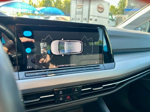 VOLKSWAGEN Golf usata, con USB