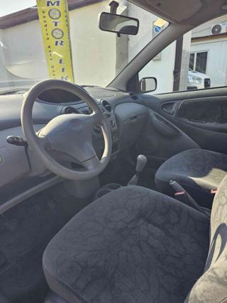 TOYOTA Yaris usata, con Sedile posteriore sdoppiato