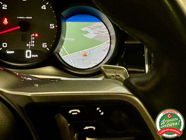 PORSCHE Macan usata, con Park Distance Control