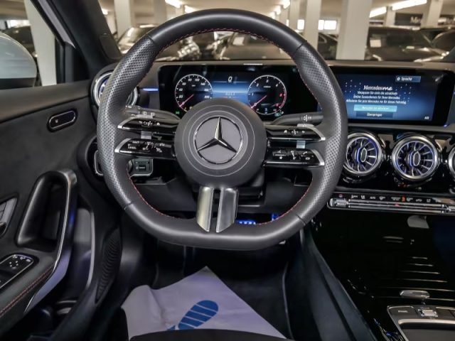 MERCEDES-BENZ A 200 usata, con Controllo automatico clima