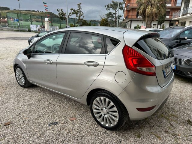 FORD Fiesta usata, con Autoradio