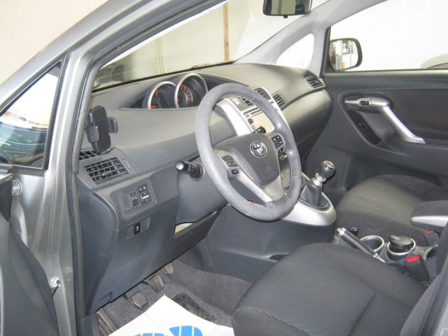 TOYOTA Verso usata, con Autoradio