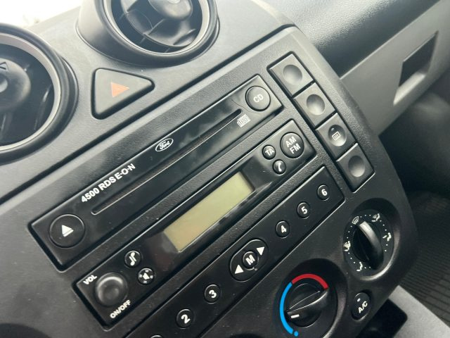 FORD Fiesta usata, con Autoradio