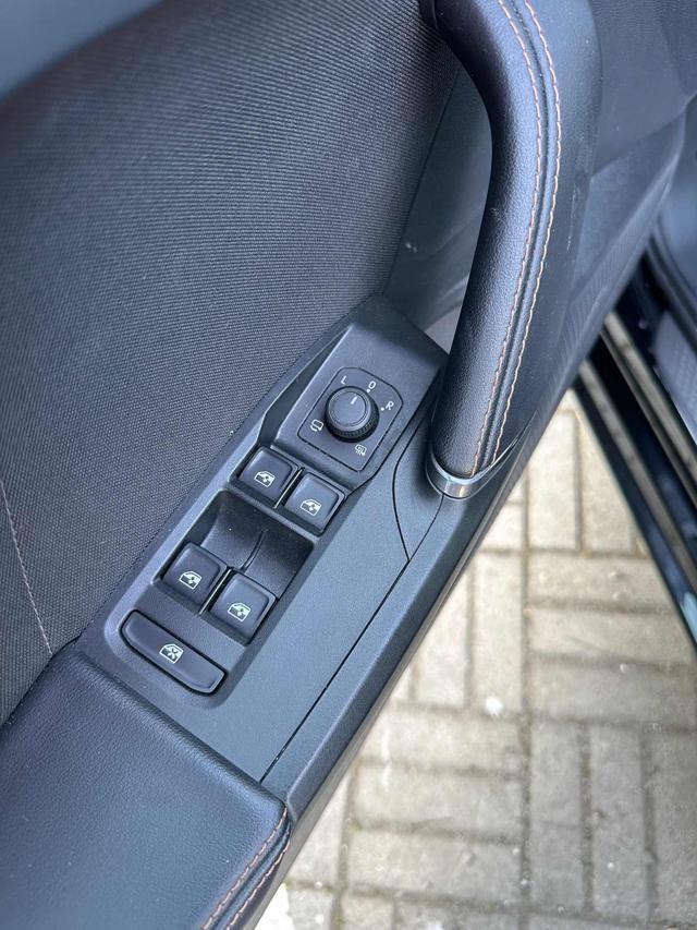CUPRA Leon usata, con Alzacristalli elettrici