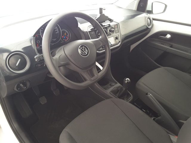 VOLKSWAGEN up! usata, con Autoradio