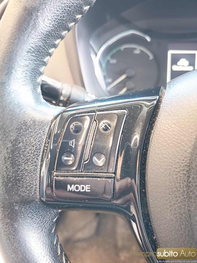 TOYOTA Yaris usata 21