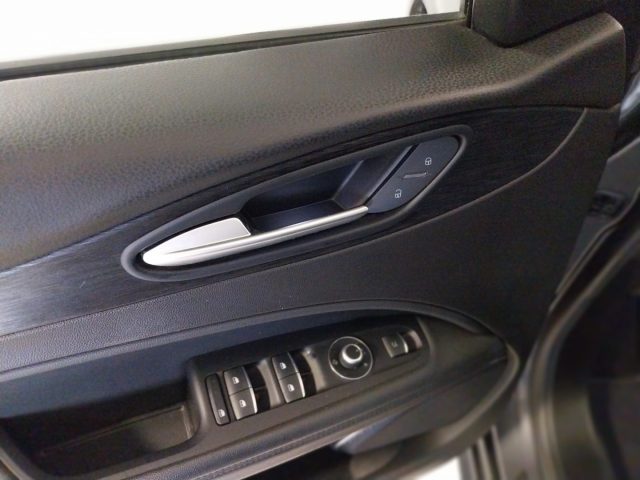 ALFA ROMEO Stelvio usata, con Alzacristalli elettrici