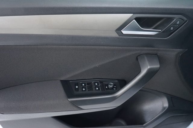 VOLKSWAGEN T-Roc usata, con Isofix