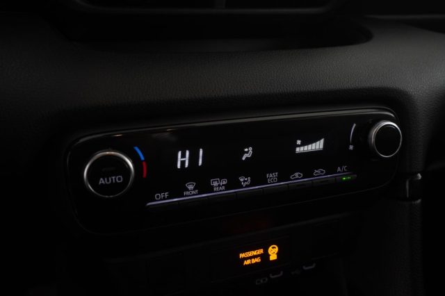 TOYOTA Yaris usata 11