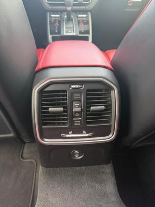 PORSCHE Macan usata, con Park Distance Control