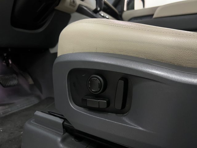 LAND ROVER Defender usata, con Fari LED