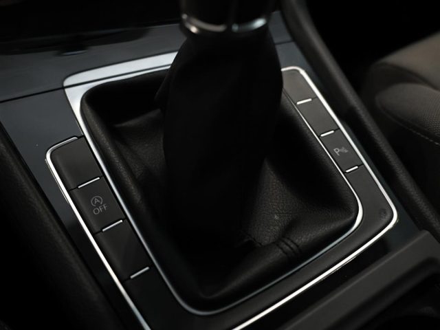 VOLKSWAGEN Golf usata, con Isofix