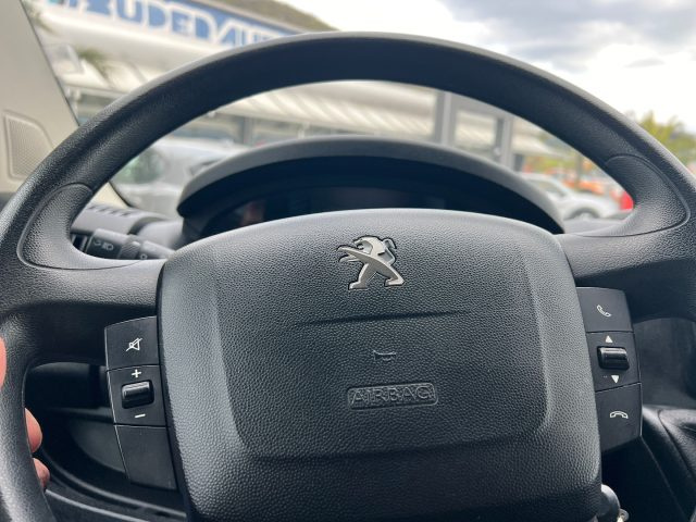 PEUGEOT Boxer usata, con Autoradio