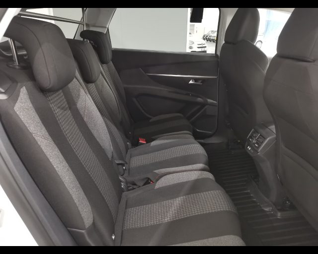 PEUGEOT 5008 usata, con Bracciolo