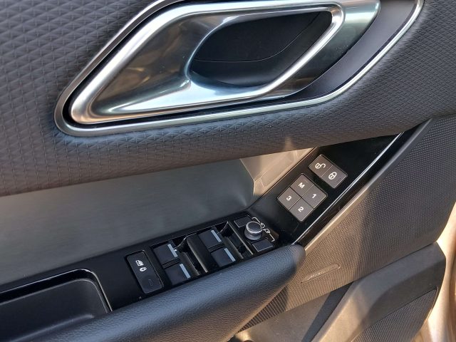 LAND ROVER Range Rover Velar usata, con Controllo trazione