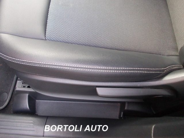 MERCEDES-BENZ GLA 200 usata, con Fari LED