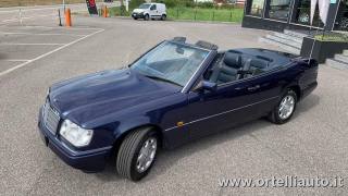 MERCEDES-BENZ E 200 usata 37