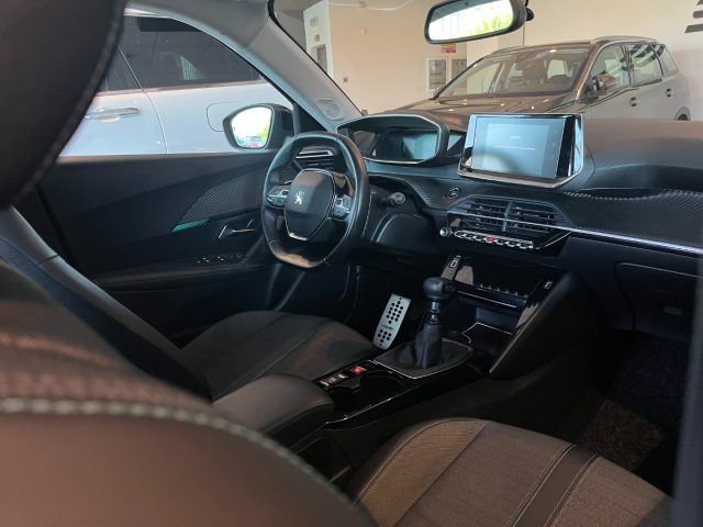 PEUGEOT 2008 usata, con Autoradio