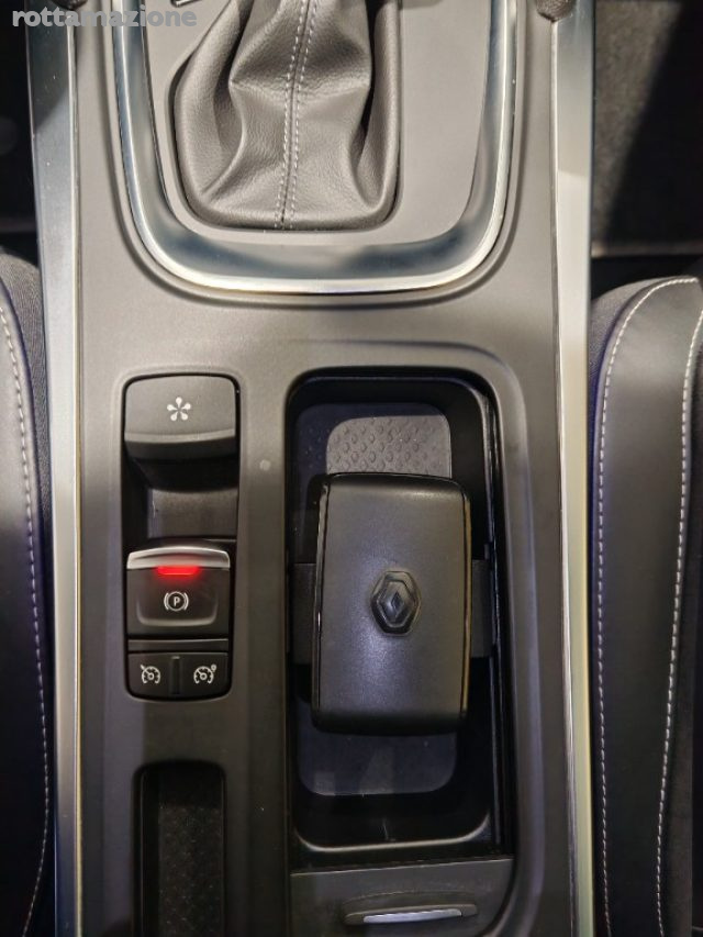 RENAULT Megane usata, con Sensori di parcheggio posteriori