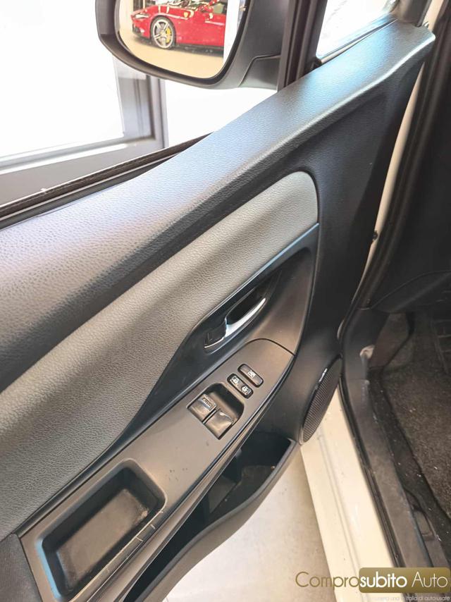 TOYOTA Yaris usata 29
