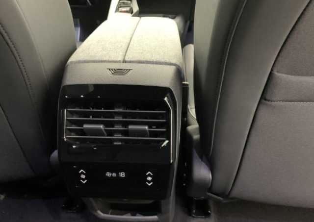 PEUGEOT 5008 usata, con Park Distance Control