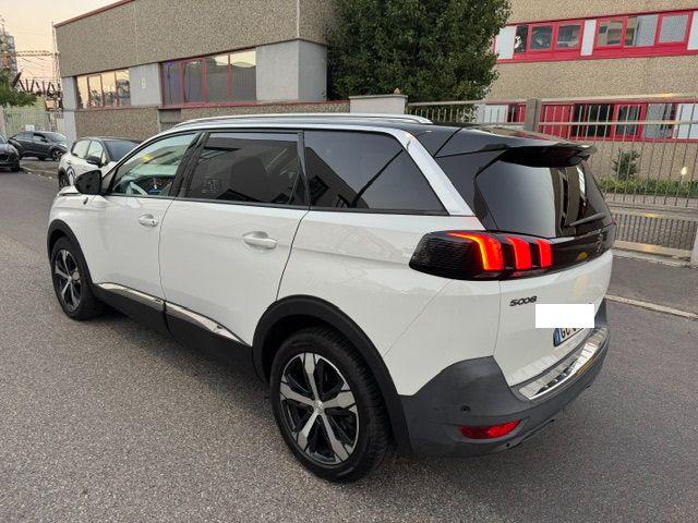 PEUGEOT 5008 usata, con Boardcomputer