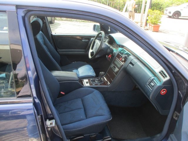 MERCEDES-BENZ E 250 usata, con Alzacristalli elettrici