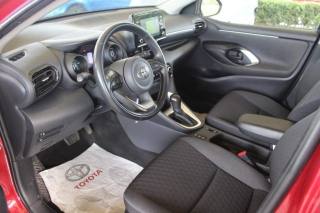 TOYOTA Yaris usata, con Fari LED